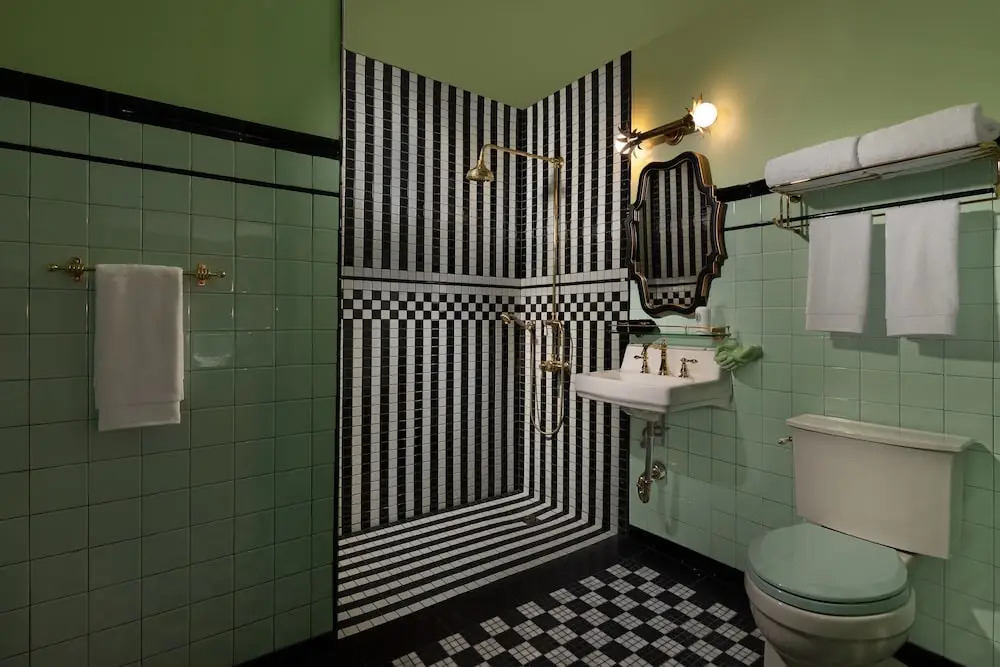 Lafayette Hotel & Club