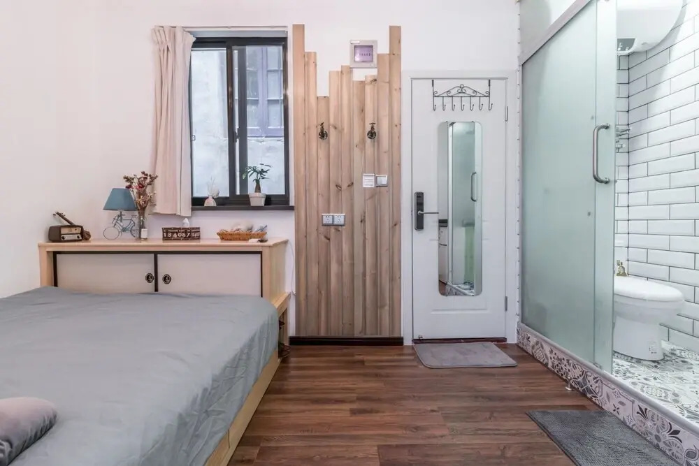 Living In Local Apartment Best Location-201