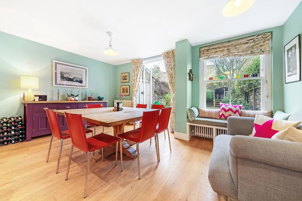 Colourful on Ormiston Grove