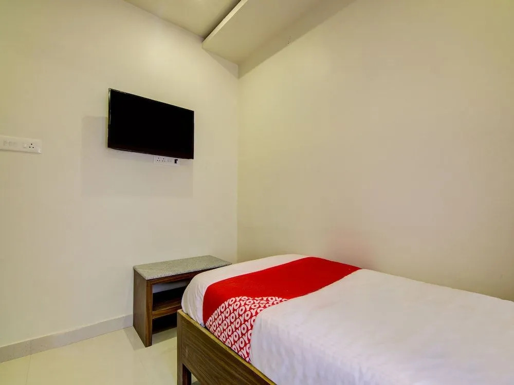 OYO 13584 Hotel Ruchi