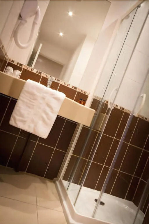 Esatitude Hotel