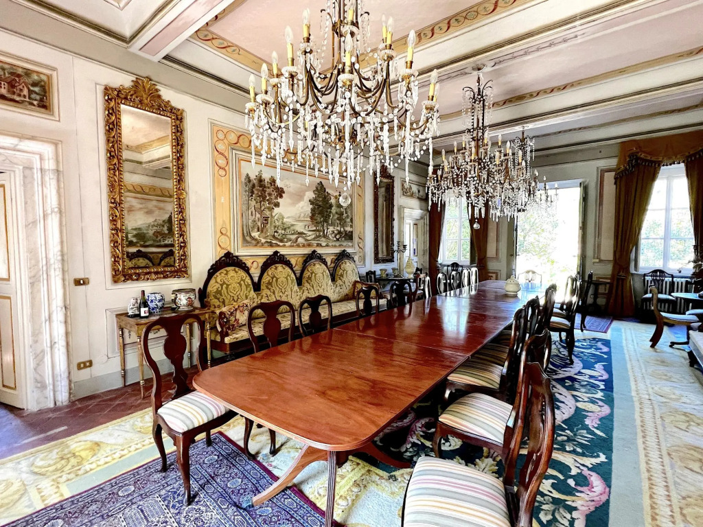 Villa Michaela, New Listing! Spacious Villa, exclusive venue with Pool, Chapel and Tennis courts
