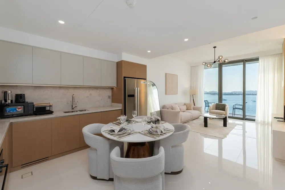 Chic 2BR w Sea Views Near Marina JBR