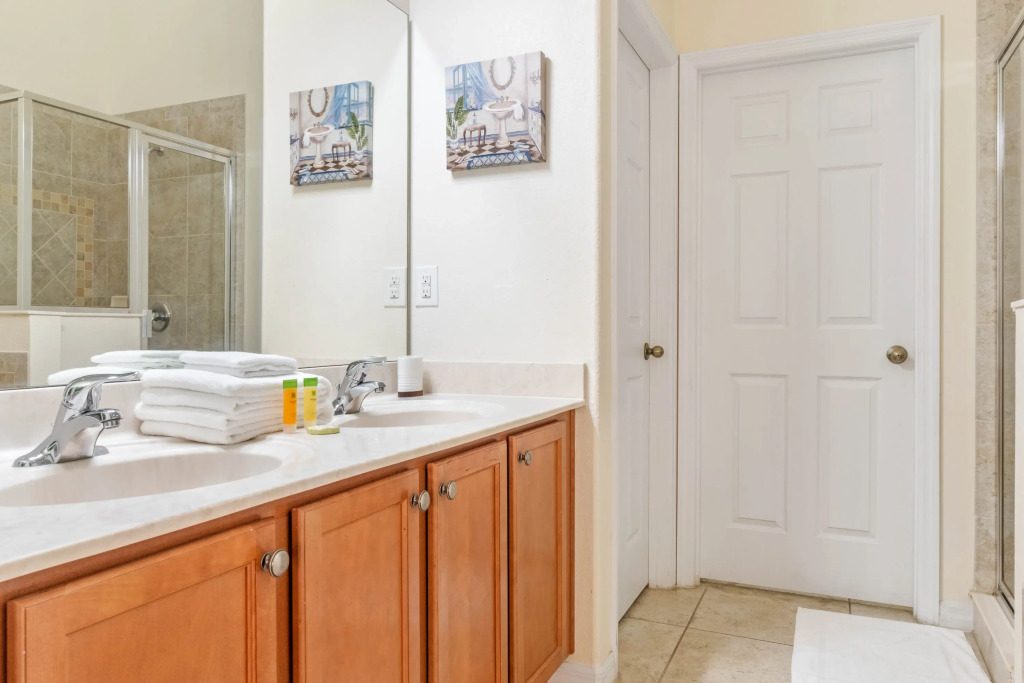 5 Bedrooms 3 Bathrooms Veranda Palms 4458 Np