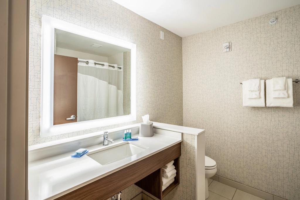 Holiday Inn Express & Suites Platteville by IHG