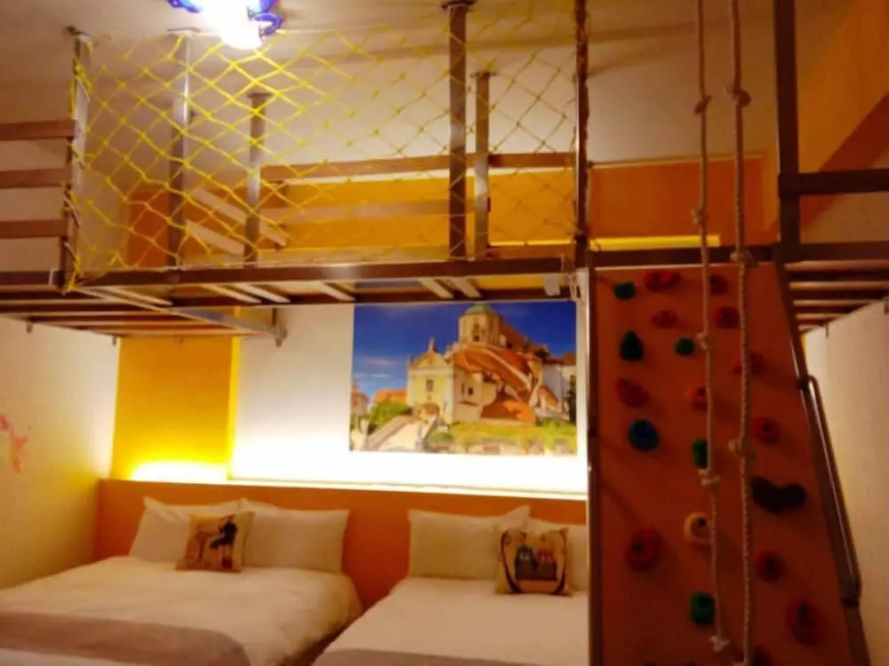 Santorini Family Themed Inn