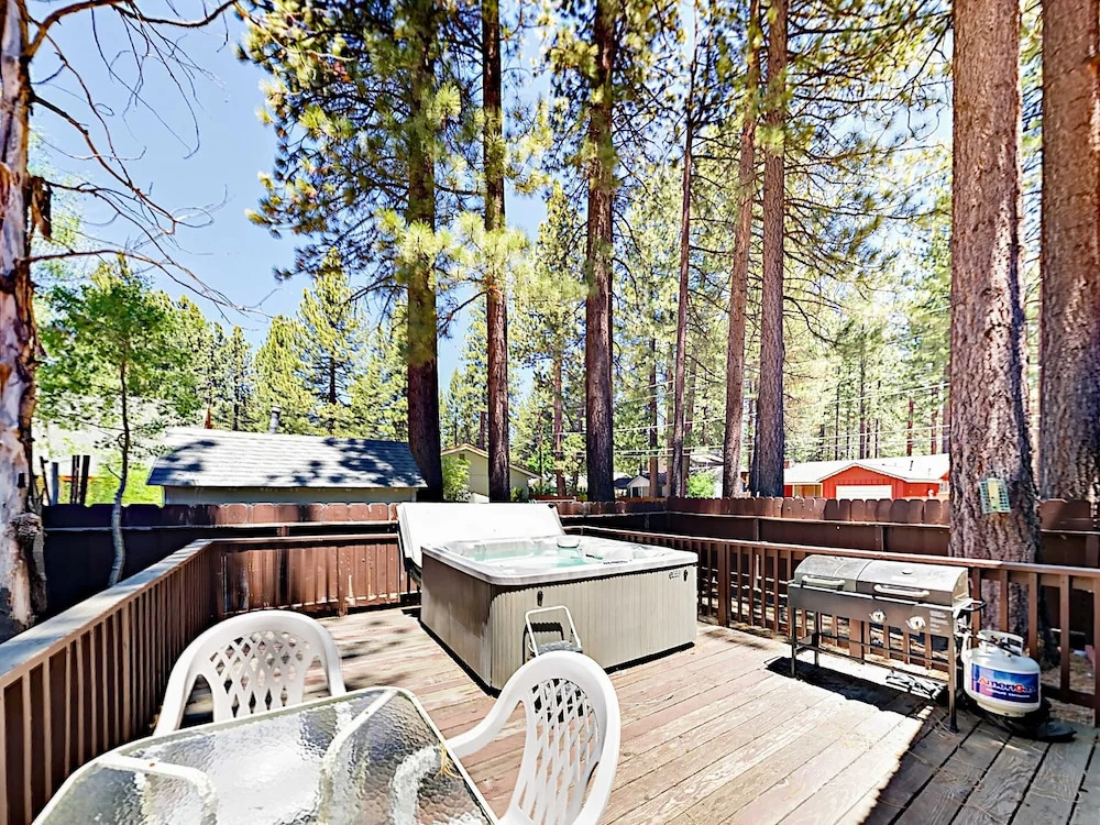Central South Lake Tahoe House by RedAwning
