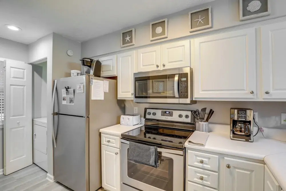 'southern Charm' Condo w/ Pool ~ 4 Mi to Broadway!