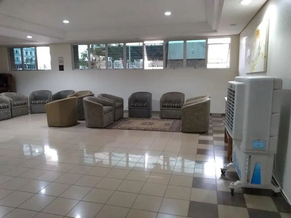 Victoria Plaza Hotel