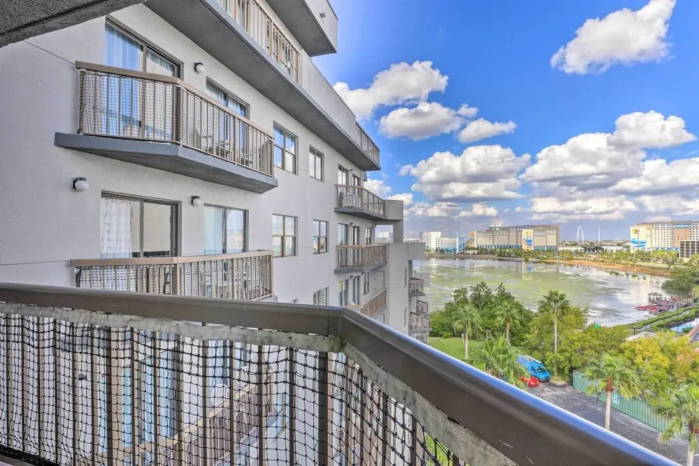 Orlando Condo w/ Balcony: 1.3 Miles to Universal!