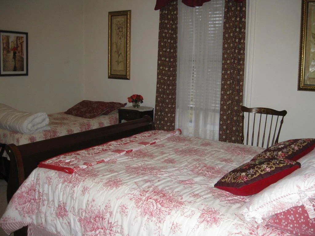Chapin Park Bed & Breakfast