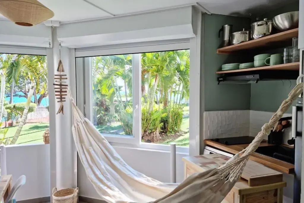 "Aimé Gwada", appartement à 40m de la plage, Rez-de-jardin tropical