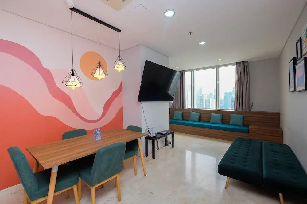 Luxury and Strategic 1BR Apartment at The Empyreal Epicentrum By Travelio