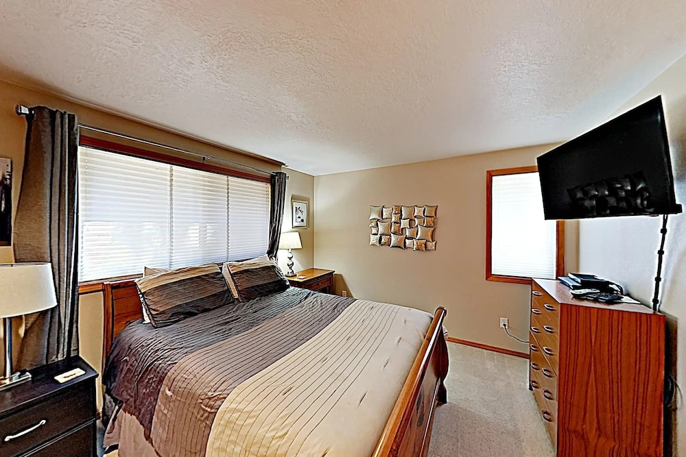 New Listing! All-season Haven - Hot Tub, Ping-pong 3 Bedroom Home