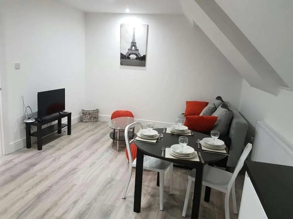 Remarkable 2-bed Apartment in Chelmsford