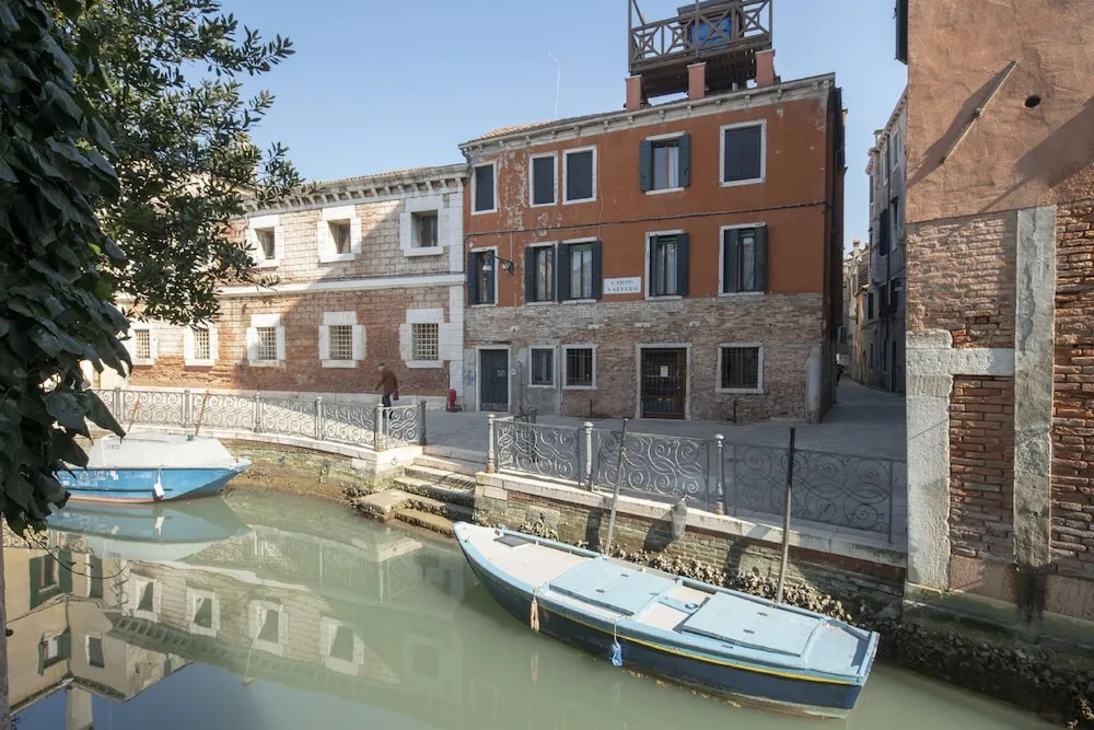 Apartments in San Marco with Canal View by Wonderful Italy