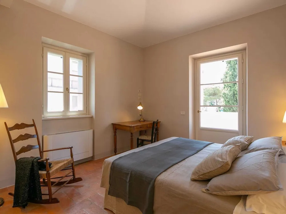 Plush Holiday Home in Cortona with Hot Tub