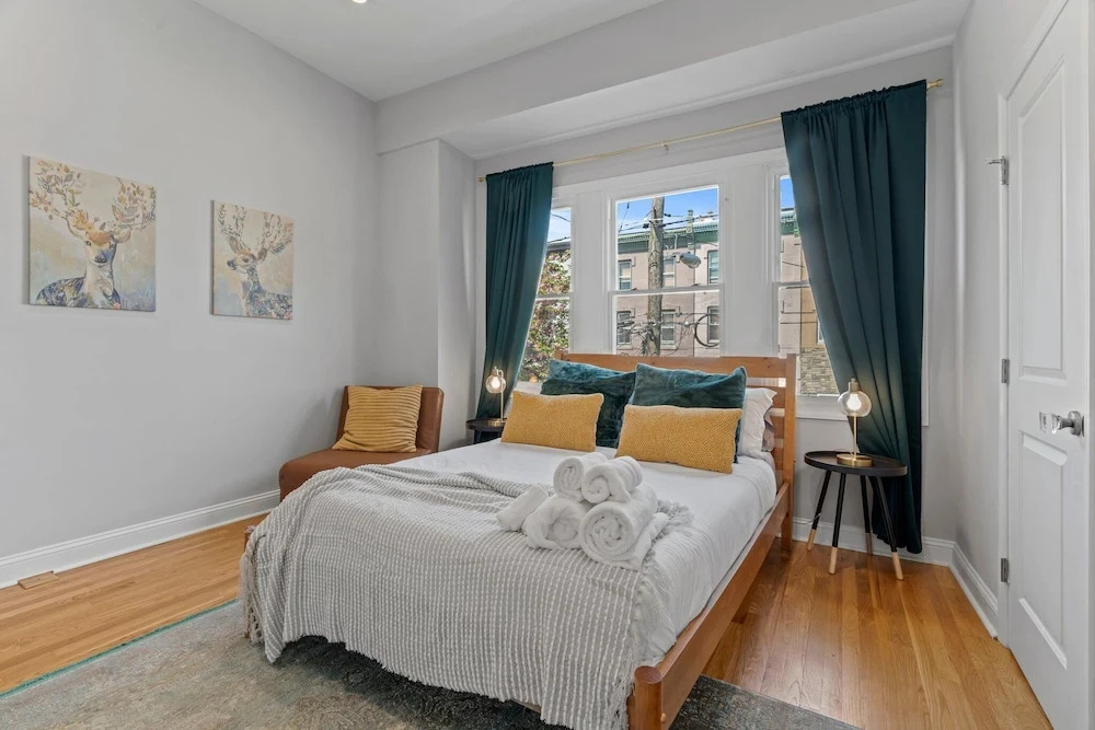 Modern & Comfy - 5* - Location Game Room
