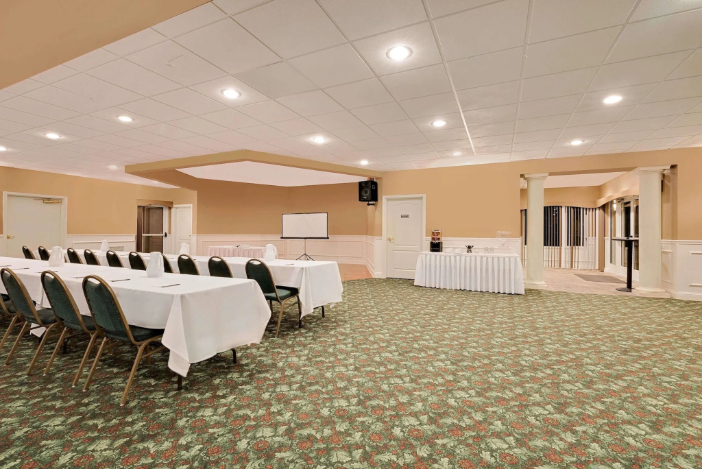 Comfort Inn & Suites Summerset - North Rapid City