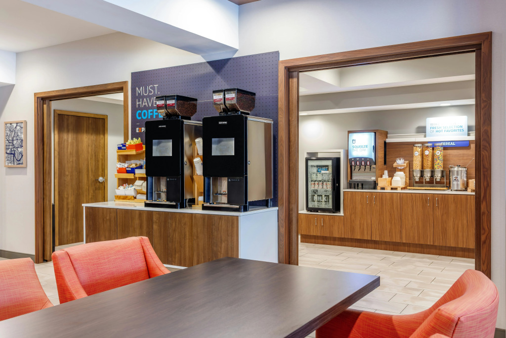 Holiday Inn Express & Suites Lancaster by IHG