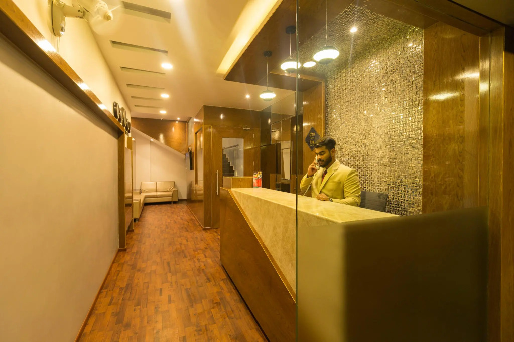 Grand Plaza Suites