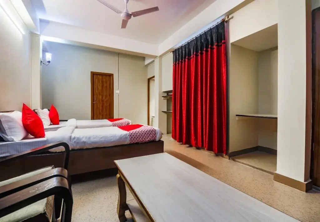 Oyo 18670 Sanctum Guest House