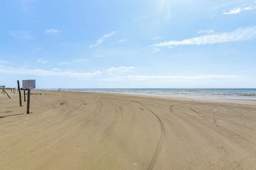 Golf Cart, Pool Access! Beach-walk Galveston Haven
