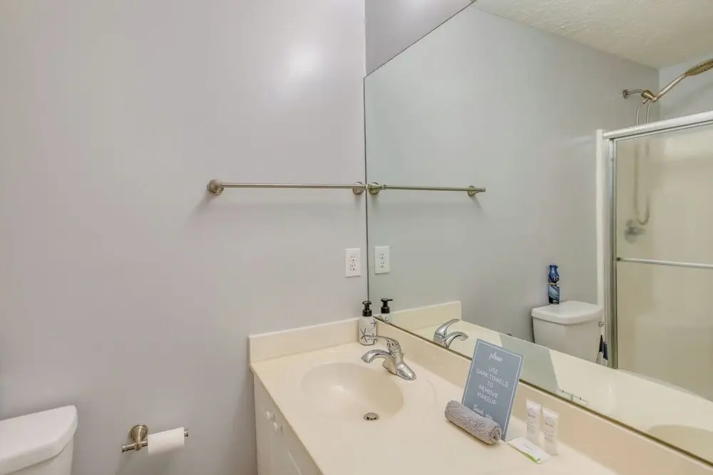 Charming Oak Island Home 1 Mi to Beach!