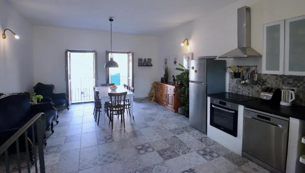 Charming, Spacious 3-bedroom Townhouse