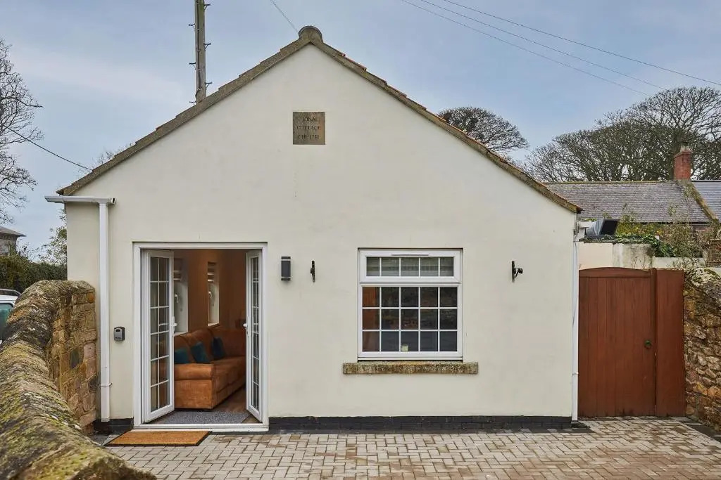 Host Stay Iona Cottage