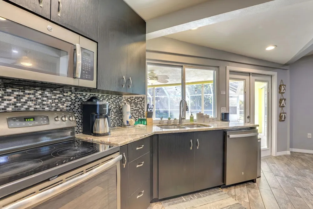 Sarasota Home w/ Heated Pool: 3 Mi to Airport!