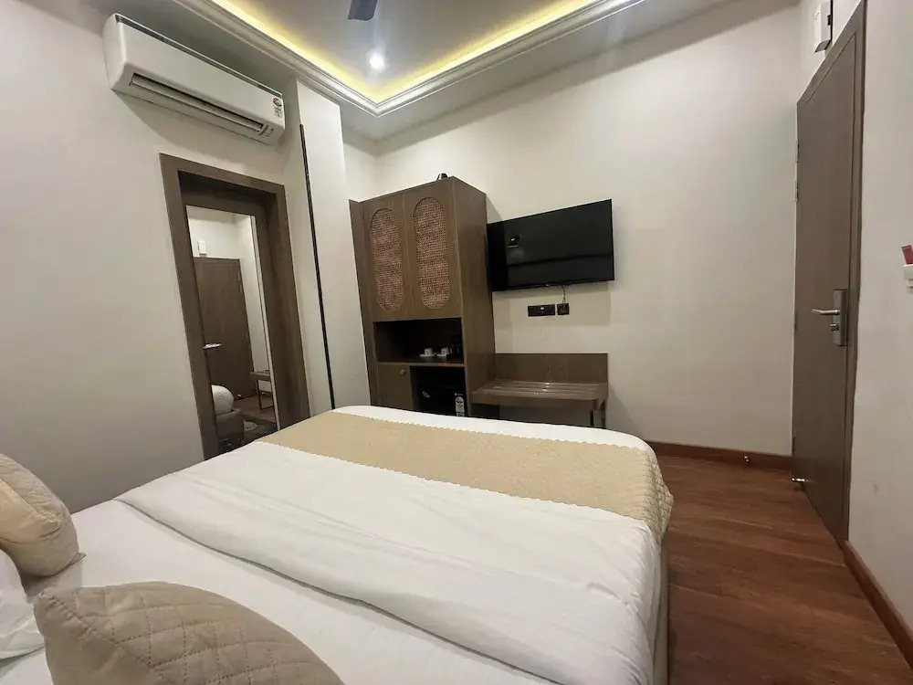 Hotel Temple City by Novelty