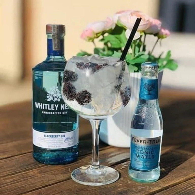 The Wheatsheaf Pub, Kitchen & Rooms