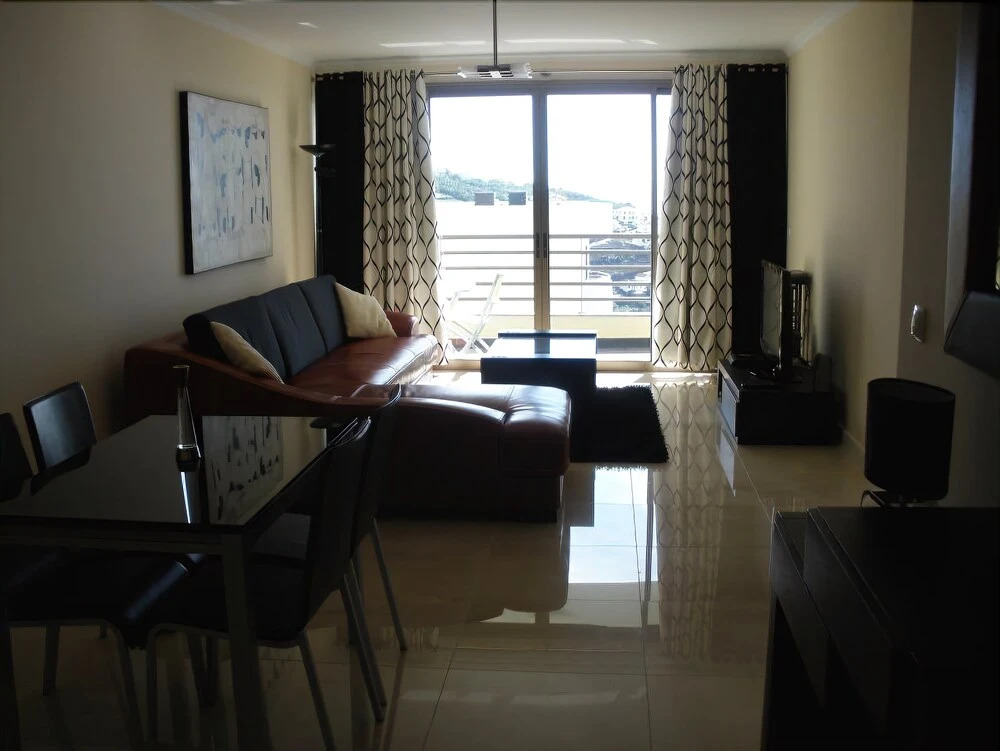 Plaza Bay Luxury Apartment with Swimming Pool