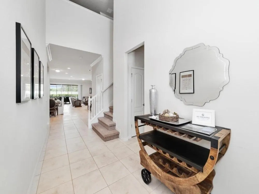 Spacious 8 bedroom home, Windsor at Westside