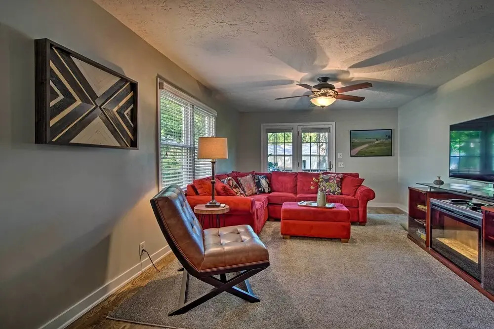 Cute Emporia House - Mins to Downtown & Esu!