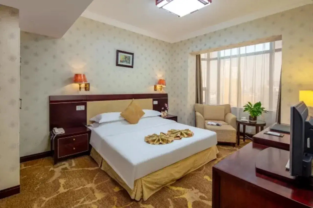 Y Hotel (Taiyuan Jiefang Road Liuxiang Kaihua Temple Metro Station)
