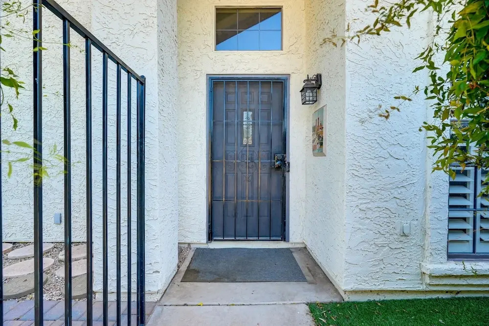 Pet-friendly Scottsdale Home w/ Screened Porch!