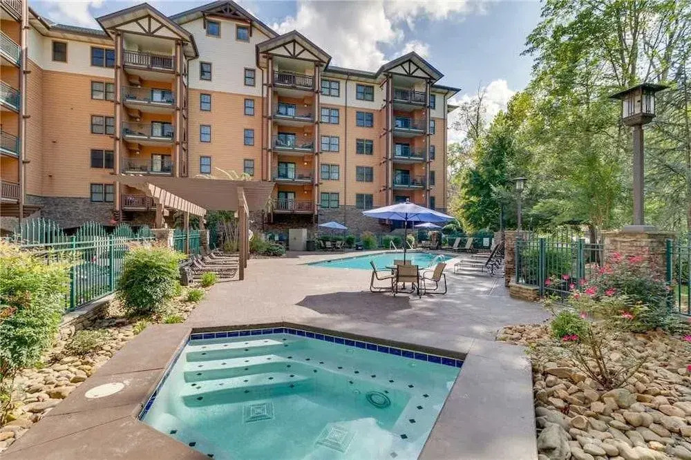 Baskins Creek 404 - 2 Br condo by RedAwning
