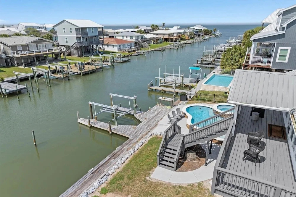Pier Pressure - 301 Port Royal St 3 Bedroom Home