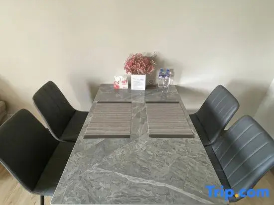 Gentry Manor - Bright Unit with Balcony near Okada & Airport - 6C