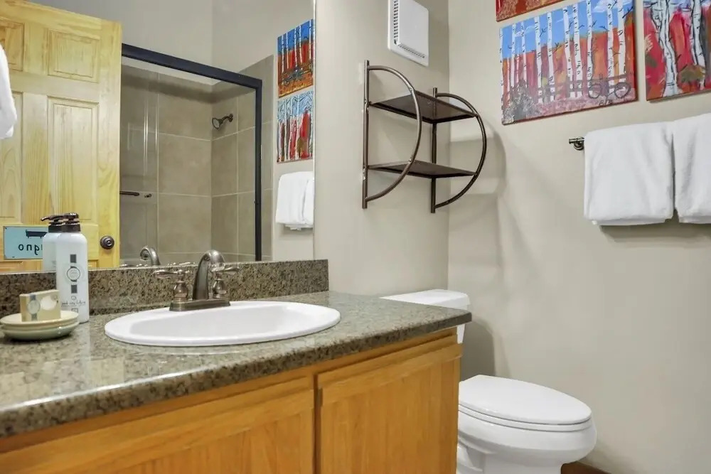 Chatham Crossing 2180 3 Bedroom Condo by RedAwning