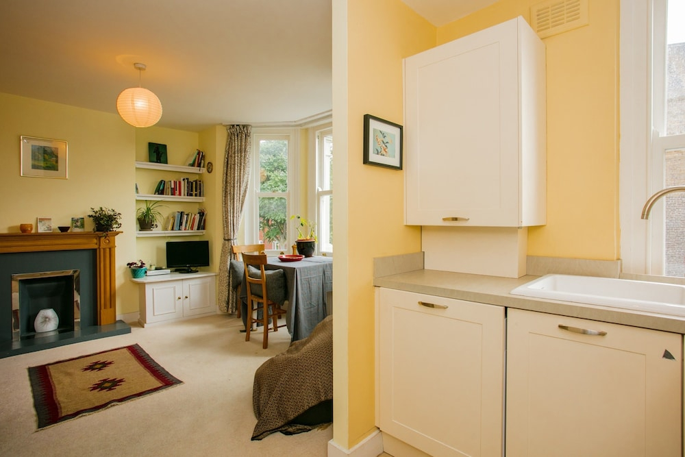 Beautiful 2 Bedroom Apartment in Kennington