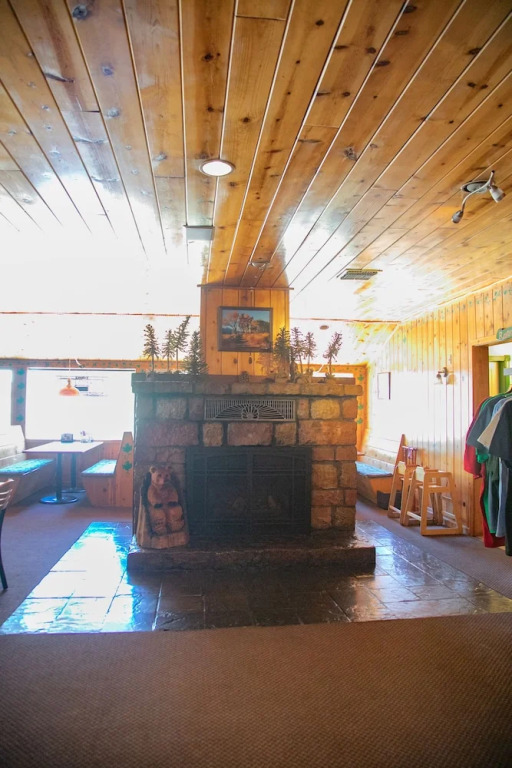 StrawberryInn River Front Resort