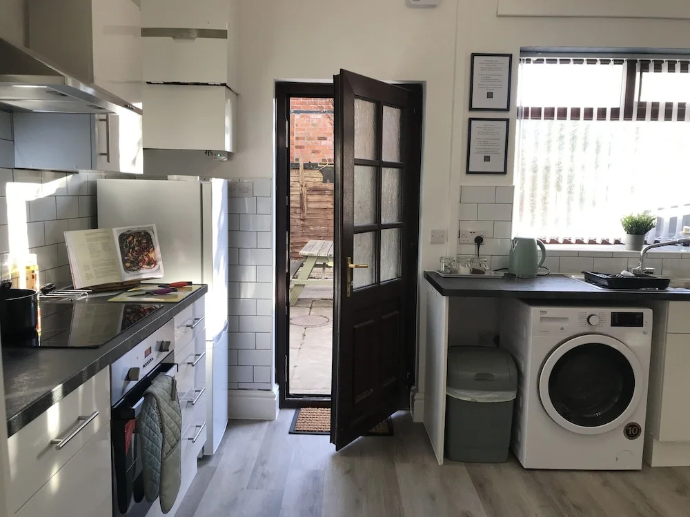 Stylish 3-bed Preston Home for Relaxing Comfy Stay