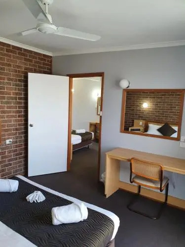 Moonraker Motor Inn
