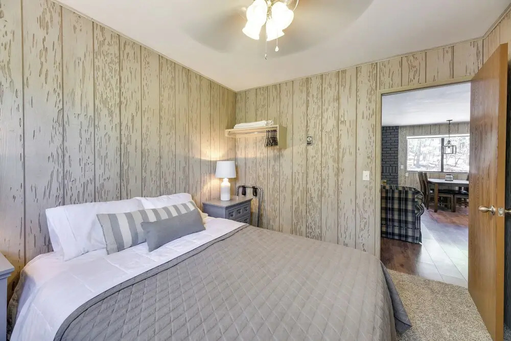 Cozy Cabin in Greer: Hike, Bike & Ski!