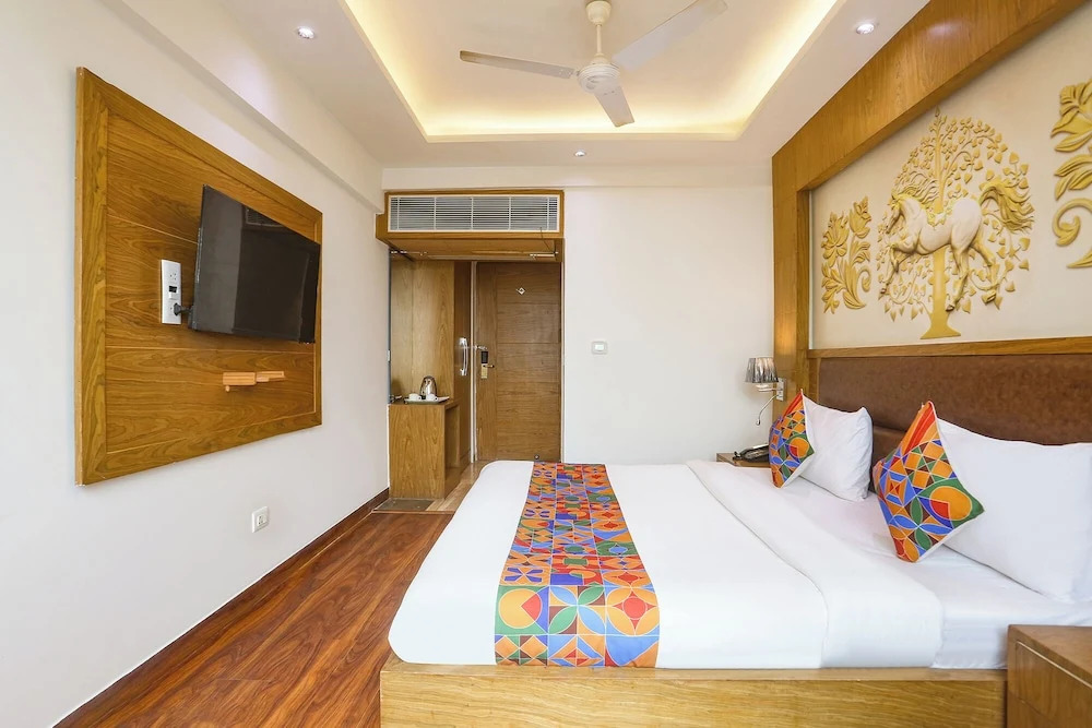 FabHotel Green Lotus Star 17