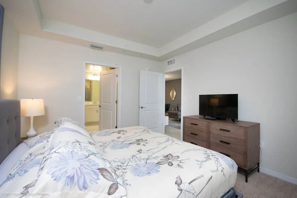 4714ct Amazing Story Lake Brand New Condo