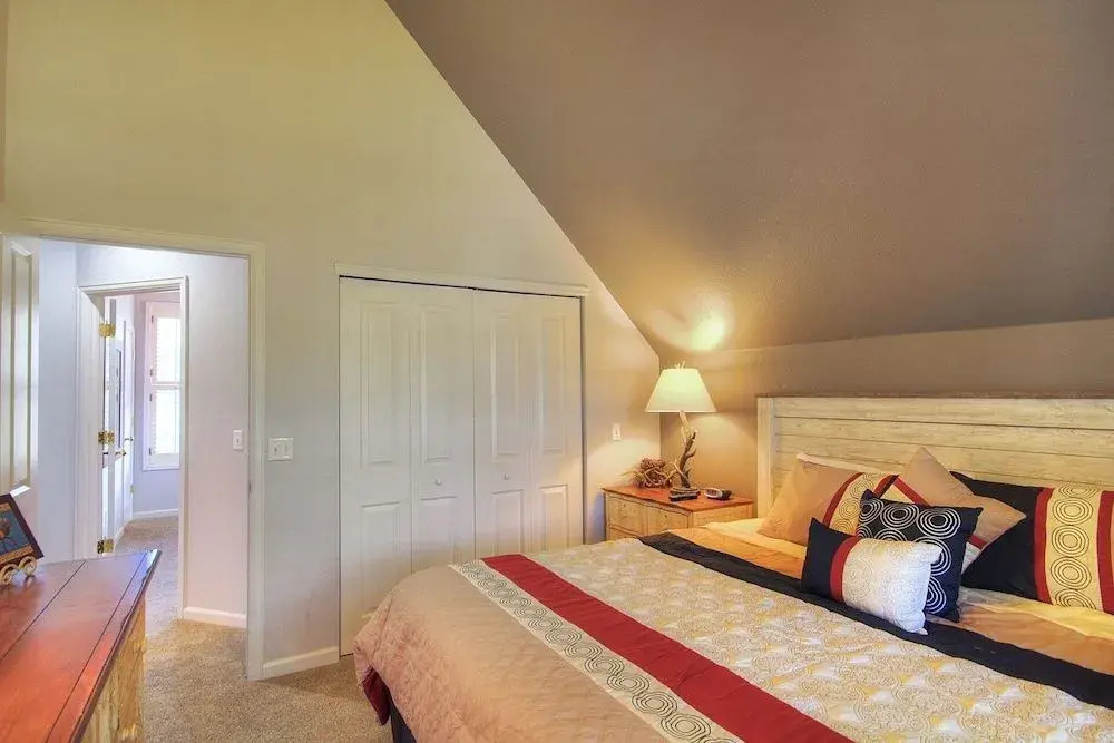 Bear Pine 4 Br home by RedAwning